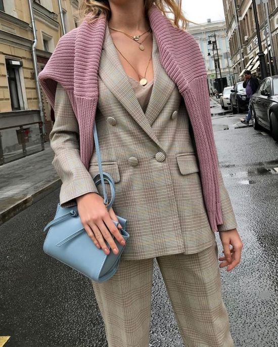 https://modnaya-krasivaya.ru/moda/2020/01/modnye-kostyumy-vesna-leto-106-650x811.jpg